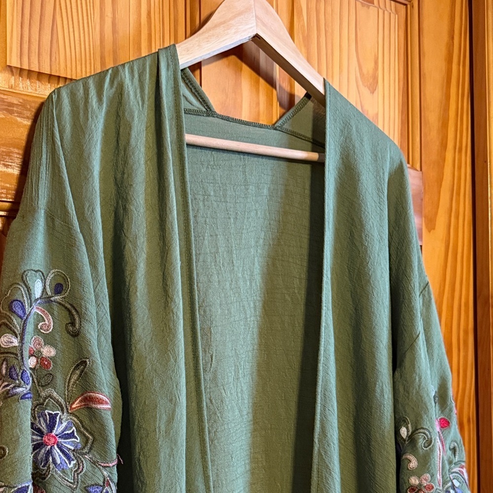GO WITH GRACE OLIVE FLORAL EMBROIDERED KIMONO - Picture 4 of 11